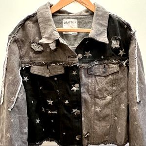 NWT Women’s 2X star printed black/gray cropped jean jacket.